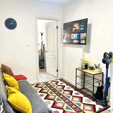 Homelike Suites In The Heart Of China Town